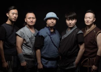 Viaja a la zona de Mongolia Interior a través del metal de Nine Treasures