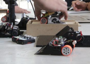 Intensas batallas de robots en Intelibots Tournament 2019